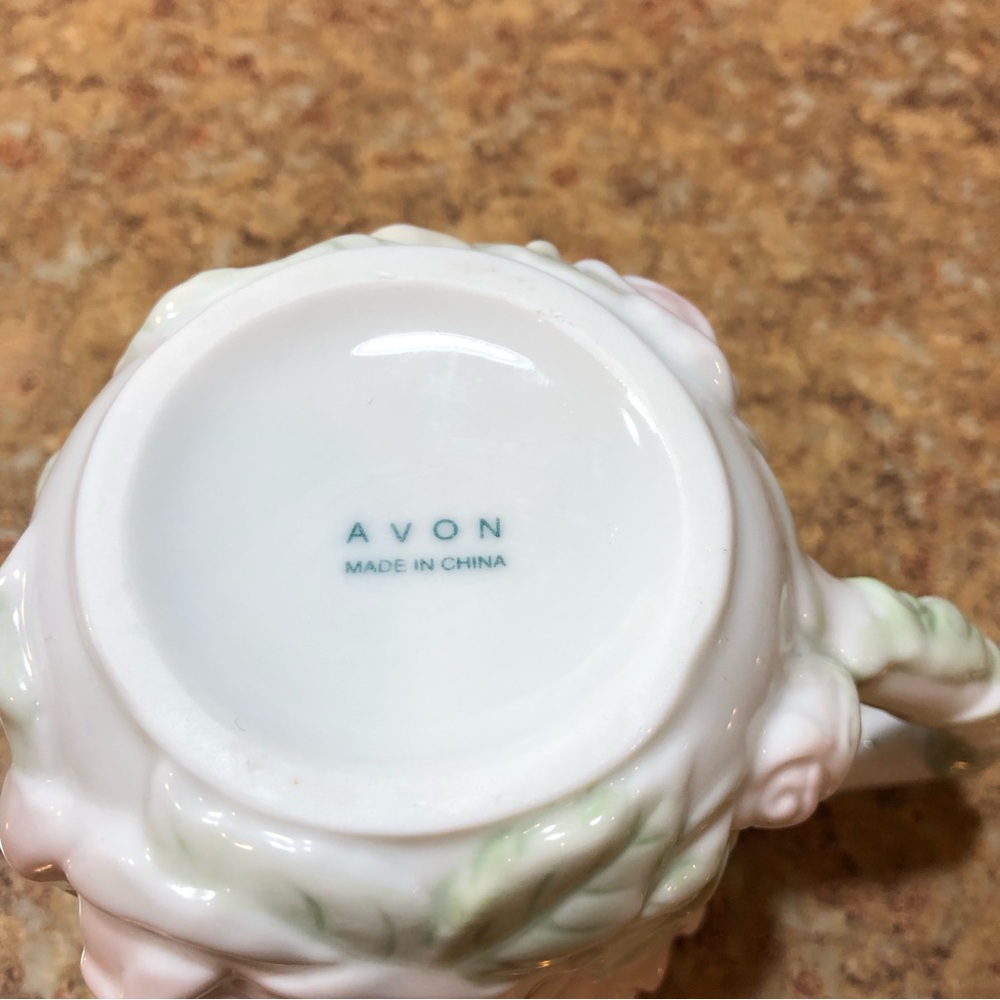 Vintage Avon 1992 Boy Cherub Angel & Roses Embossed Porcelain Mug - Picture 7 of 7